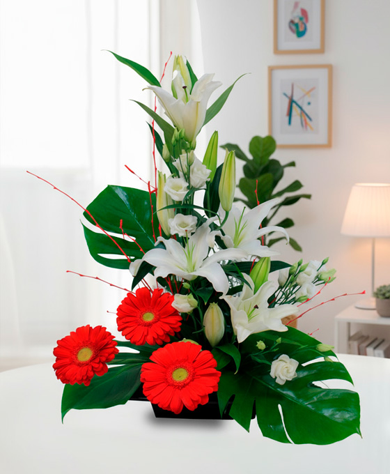 Gesteck mit Gerbera und Lilien