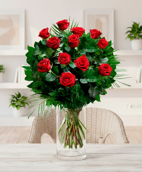 Strauß mit 12 Rosen