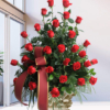 Trauergesteck mit 30 Rosen